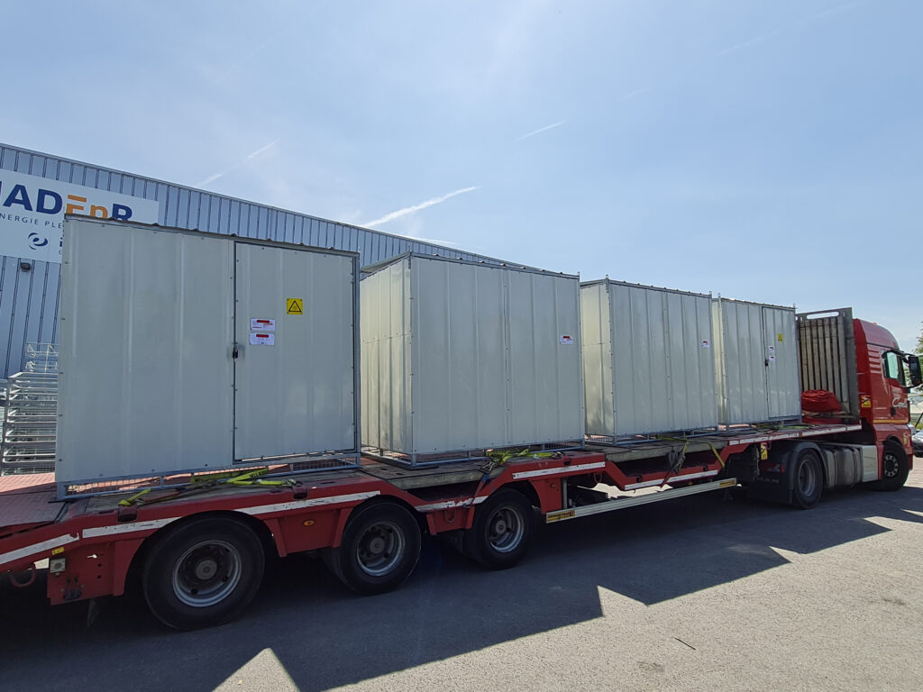 Transport de shelters au départ de notre usine de production de Honfleur